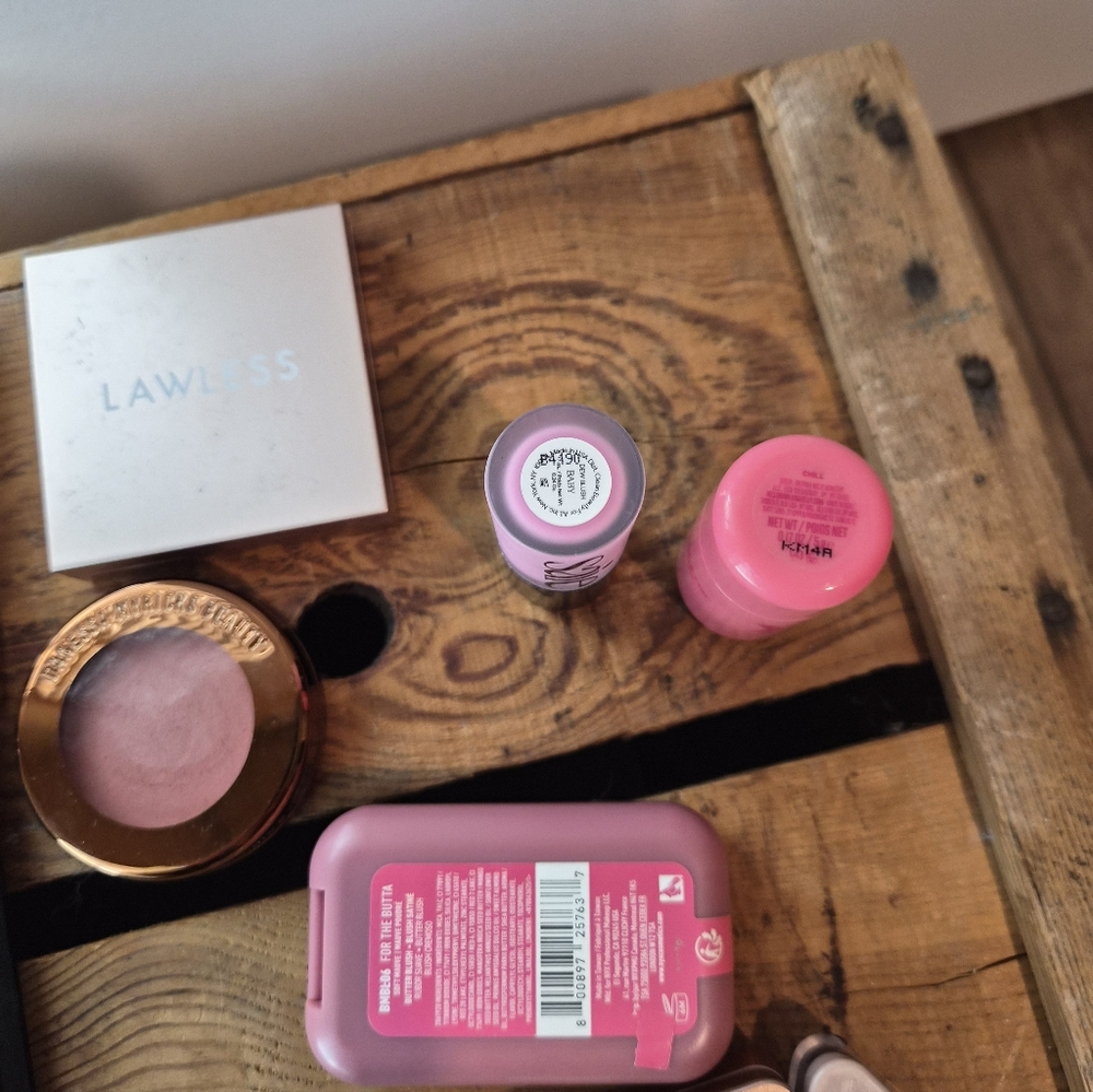 BLUSH HAUL! MAC, MILK, SAIE, LAWLESS, LYS ECT.. - Picture 11 of 11